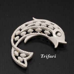 Vintage Crown Trifari White Enamel Fish Brooch Nautical 1950s Signed